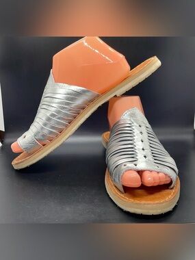 BearPaw Rose Silver Slip On Huaraches sandals Size 10